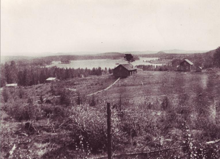 Vy över Klippsta 1939 fotograferat från stigen till Röström